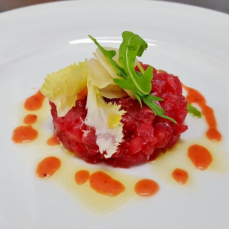 Tartare di tonno con dressing di fragole di Cassibile e zenzero