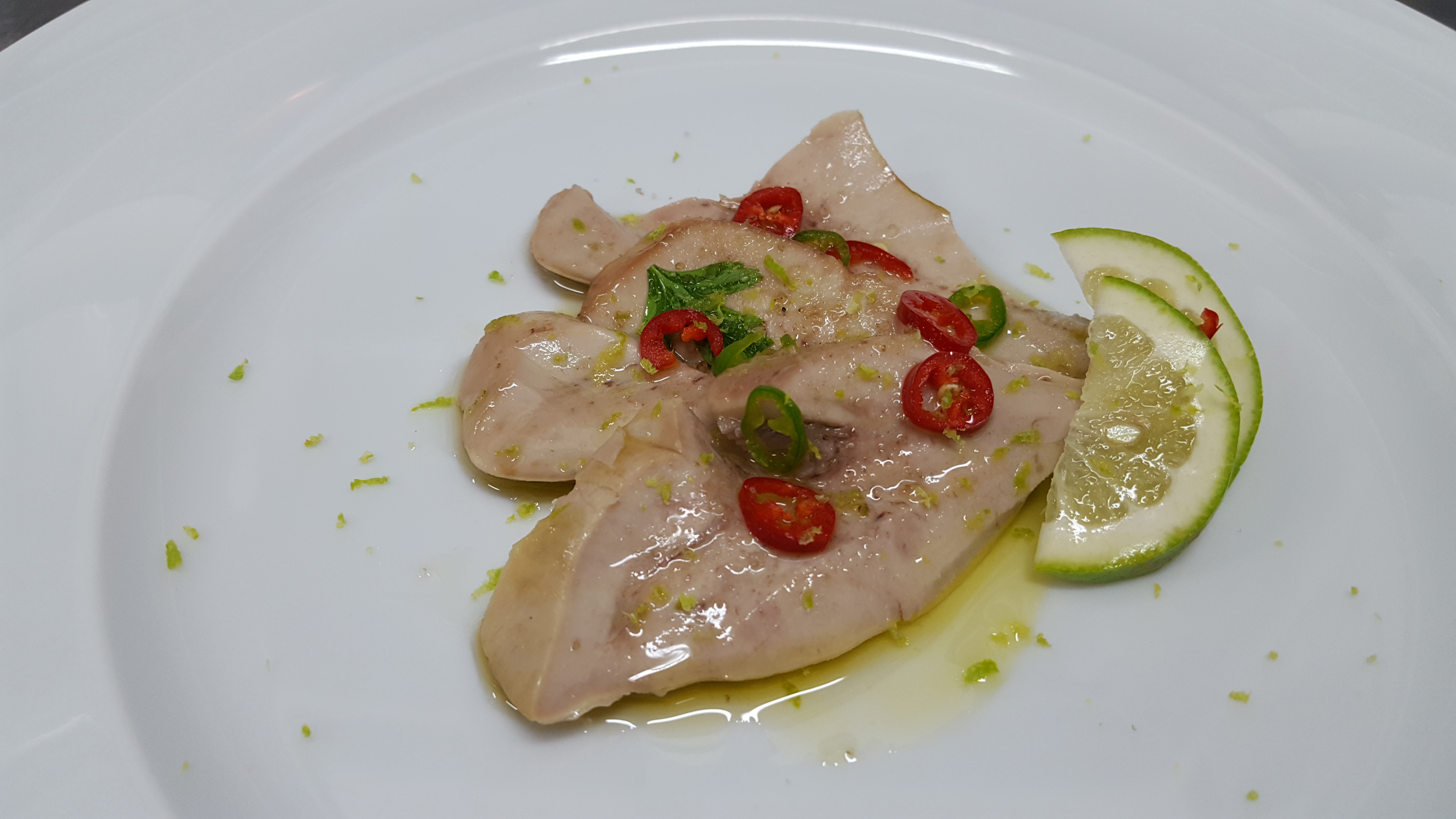 Lattume di tonno in olio cottura con peperoncino fresco e limone verdello