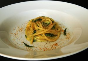 spaghetti-con-strigolicrema-duovo-e-pecorino-siciliano-7-copia
