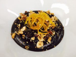 Budino-al-cioccolato-nero arancia-candita-e-croccante-di-nocciole